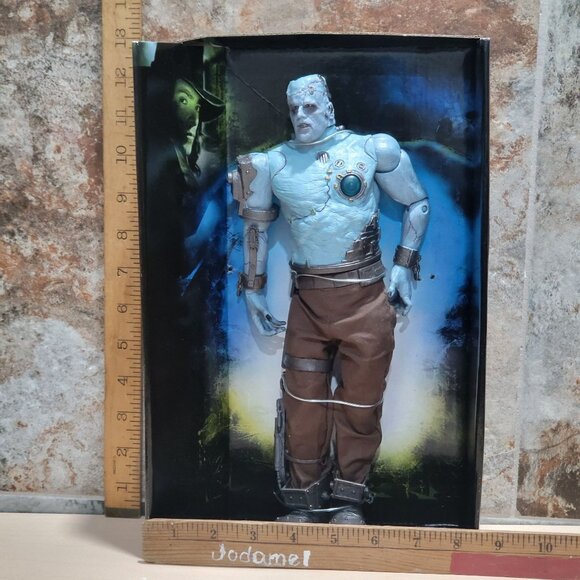 Jakks Pacific Van Helsing Frankensteins Monster Slayer Action Figure 2004 - Picture 8 of 10